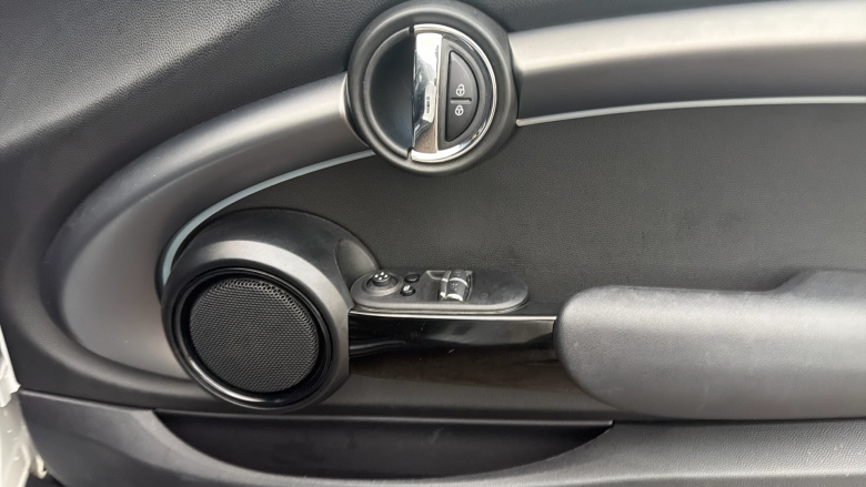 MINI Hatchback 1.5 Cooper Exclusive Premium 3dr Auto Petrol Hatchback